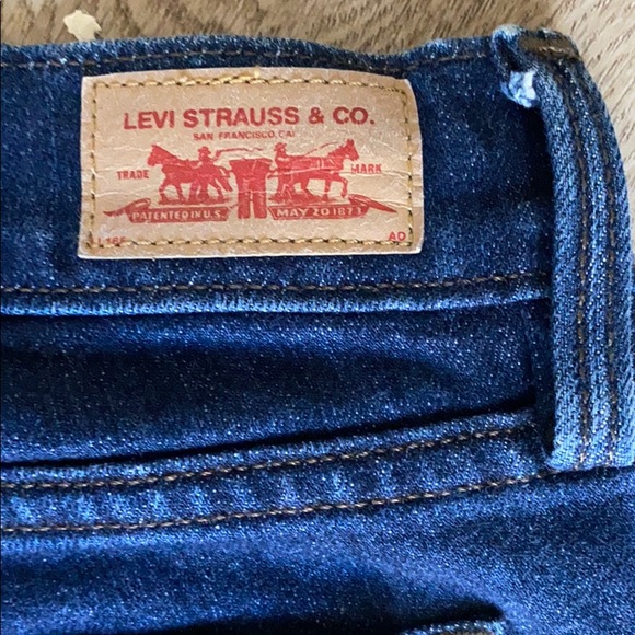 Mid Rise Denim Shorts // Levi’s - Picture 4 of 6